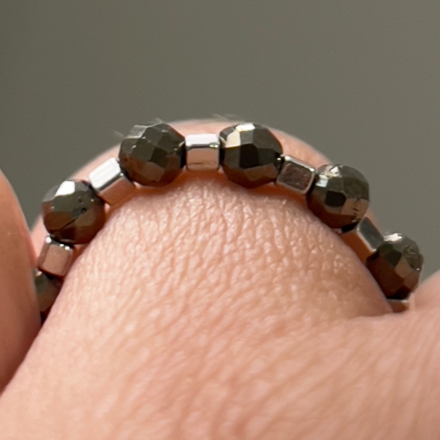 Anillo P ✨ mini cuadraditos de Plata y Piedra Semipreciosa Pirita (de abundancia, calma e intución)✨