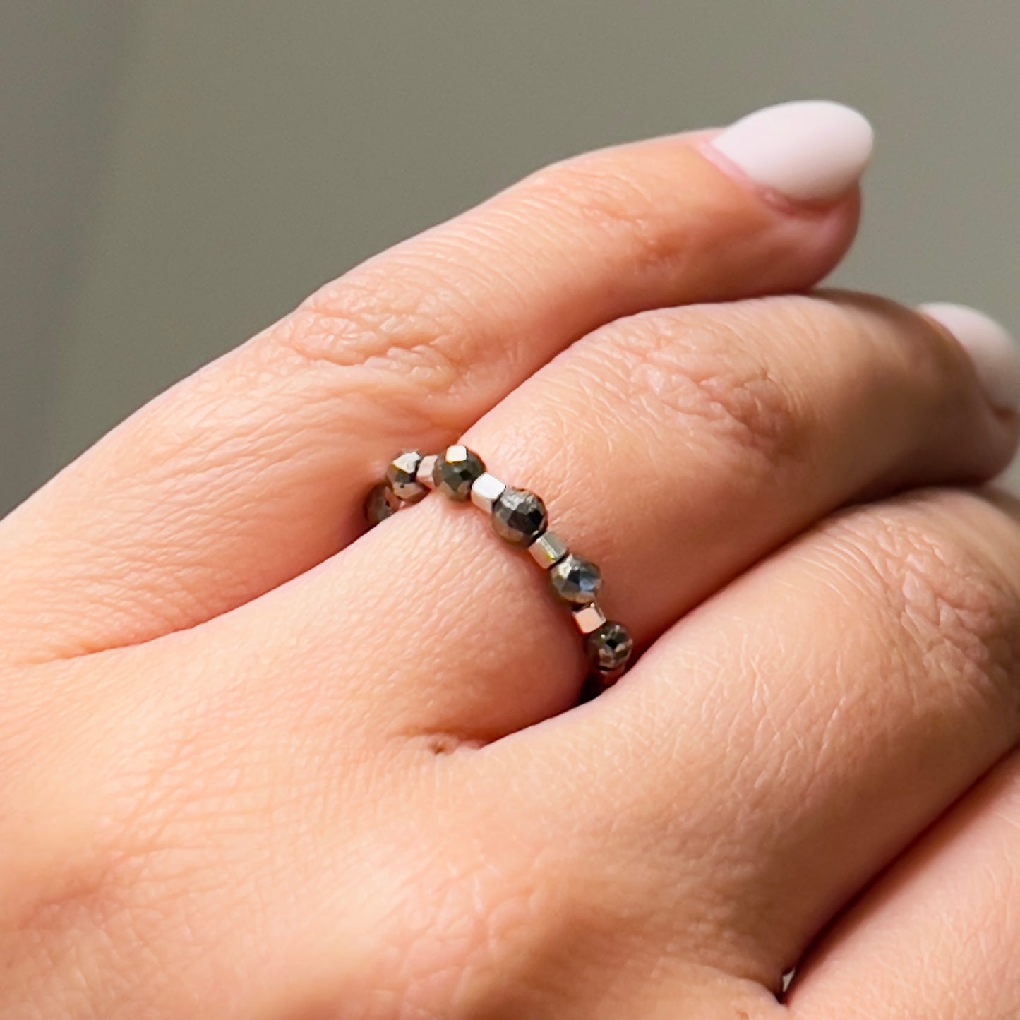 Anillo P ✨ mini cuadraditos de Plata y Piedra Semipreciosa Pirita (de abundancia, calma e intución)✨